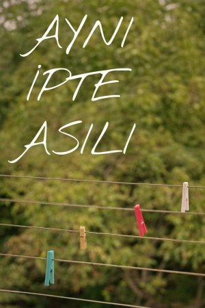 Aynı İpte Asılı posteri